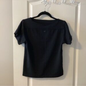 New Balance Classic Black Women's Top. Size Small.   B8